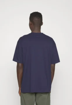 YOURTURN UNISEX - T-shirt Z Nadrukiem - Dark Blue -Yourturn c3d84c31a8ee4808aed4905c289da0cc scaled