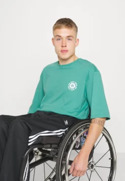 YOURTURN UNISEX - T-shirt Z Nadrukiem - Green -Yourturn c4ee4c172e4a46e4ad5113d156b0c0d5 scaled