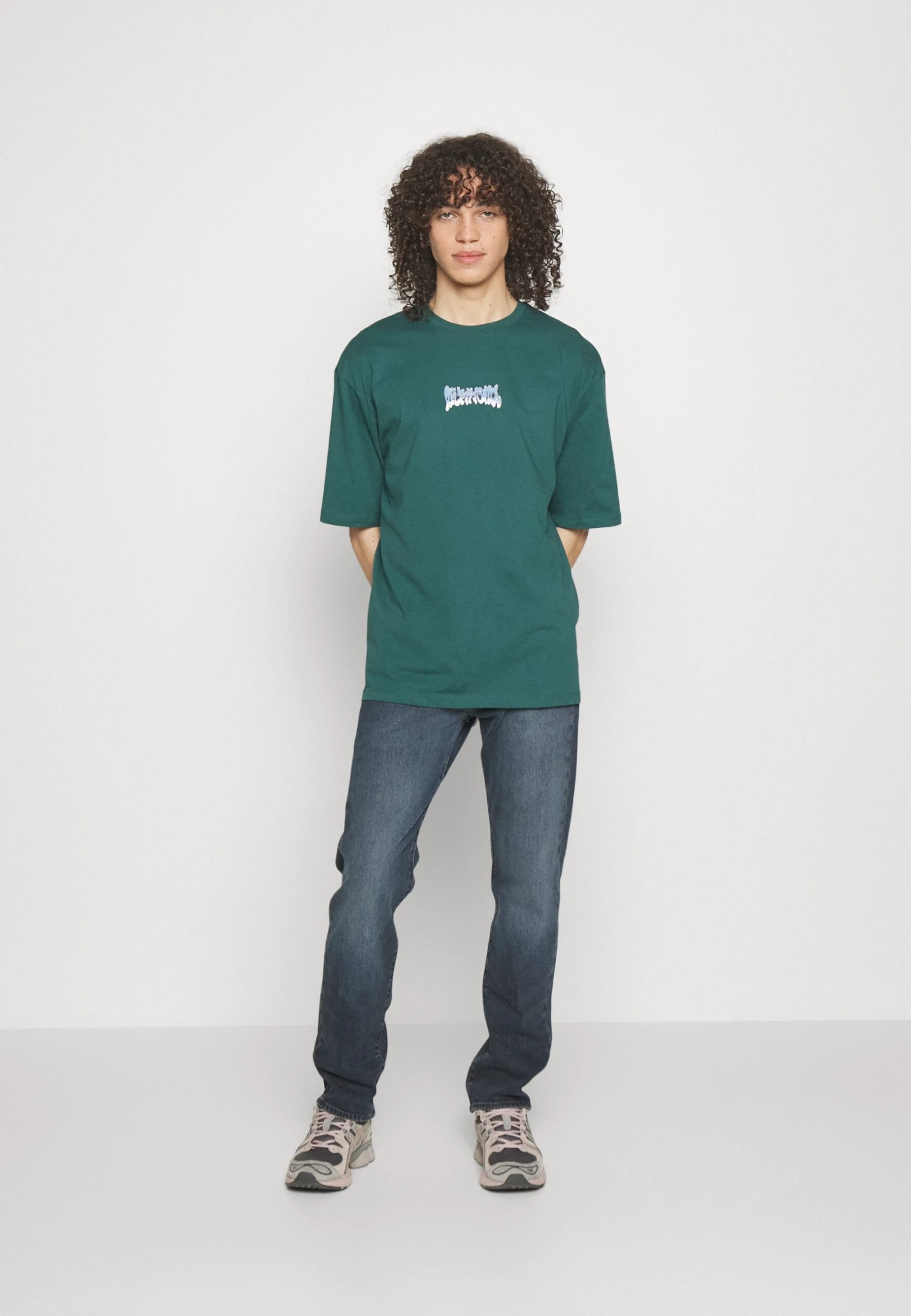 YOURTURN GRAPHIC TEE UNISEX - T-shirt Z Nadrukiem - Green 2 YOURTURN GRAPHIC TEE UNISEX - T-shirt Z Nadrukiem - Green - obrazek 2