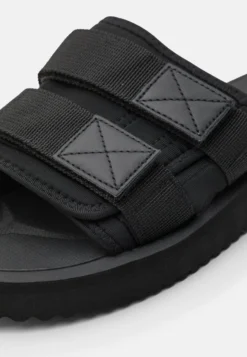 YOURTURN UNISEX - Klapki - Black -Yourturn cd5ae66b37864200a55872ef21c96b5b scaled