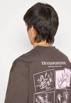 YOURTURN UNISEX - T-shirt Z Nadrukiem - Brown -Yourturn d2a431f090284451bebf99efc6f03470 scaled