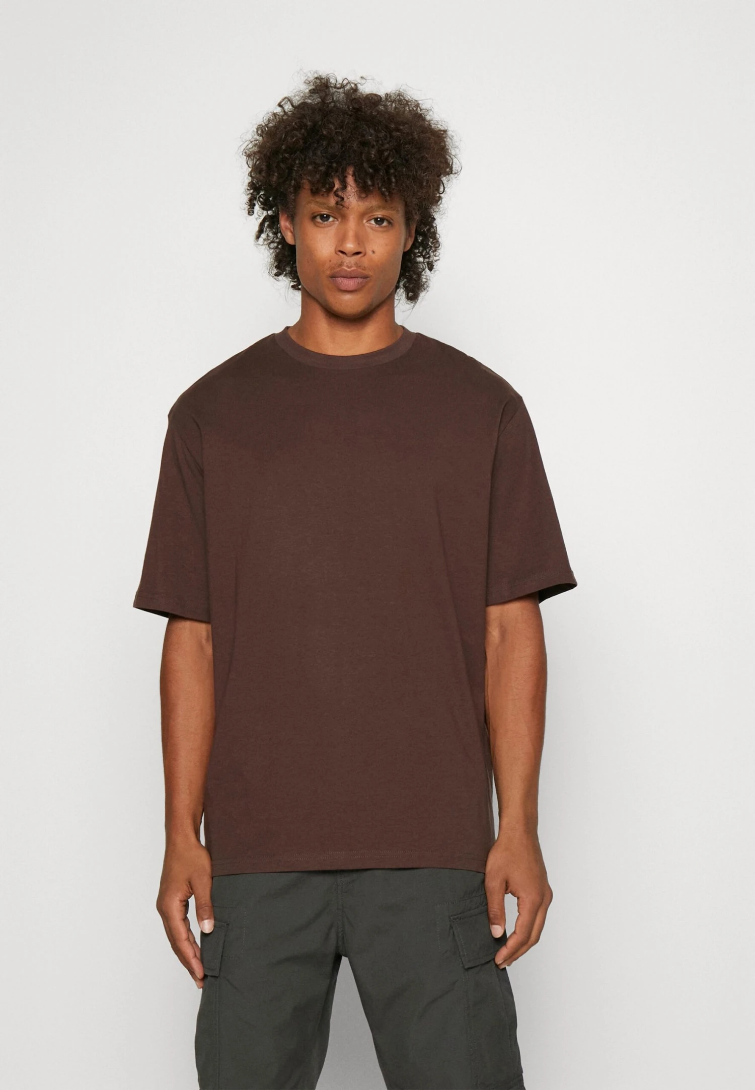 YOURTURN UNISEX 3 PACK - T-shirt Basic - White/dark Grey /dark Brown 2 YOURTURN UNISEX 3 PACK - T-shirt Basic - White/dark Grey /dark Brown - obrazek 2