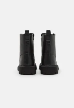 YOURTURN Botki Sznurowane - Black 8 YOURTURN Botki Sznurowane - Black -Yourturn d4ee08c0b3bf43f3b0381acd10e2d910 scaled