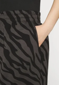 YOURTURN UNISEX - Szorty - Dark Grey -Yourturn d72555a0c93f498496bcfb8210079d9c scaled