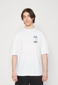 YOURTURN UNISEX - T-shirt Z Nadrukiem - White -Yourturn dded16d35a6a4c56a04c2bb44d9eb625 scaled