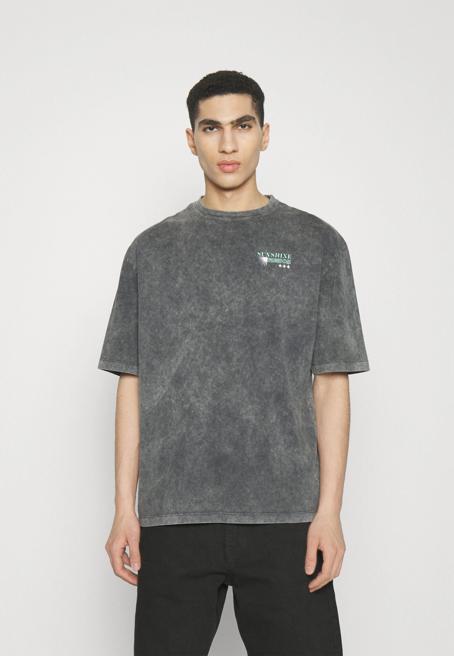 YOURTURN UNISEX - T-shirt Z Nadrukiem - Mottled Black 3 YOURTURN UNISEX - T-shirt Z Nadrukiem - Mottled Black - obrazek 3