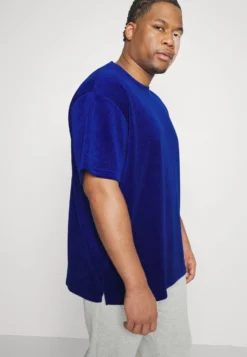 YOURTURN UNISEX - T-shirt Basic - Dark Blue -Yourturn e7b08275d8cf435d9a357d3d0031c9b0 scaled