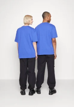 YOURTURN UNISEX - T-shirt Z Nadrukiem - Dark Blue -Yourturn e8c303c314404665ac6c4533426f1c18 scaled