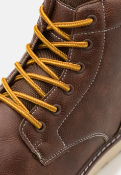 YOURTURN Botki Sznurowane - Cognac 11 YOURTURN Botki Sznurowane - Cognac -Yourturn ecb2a5b45c954f32a311e37a7e9619c4 scaled