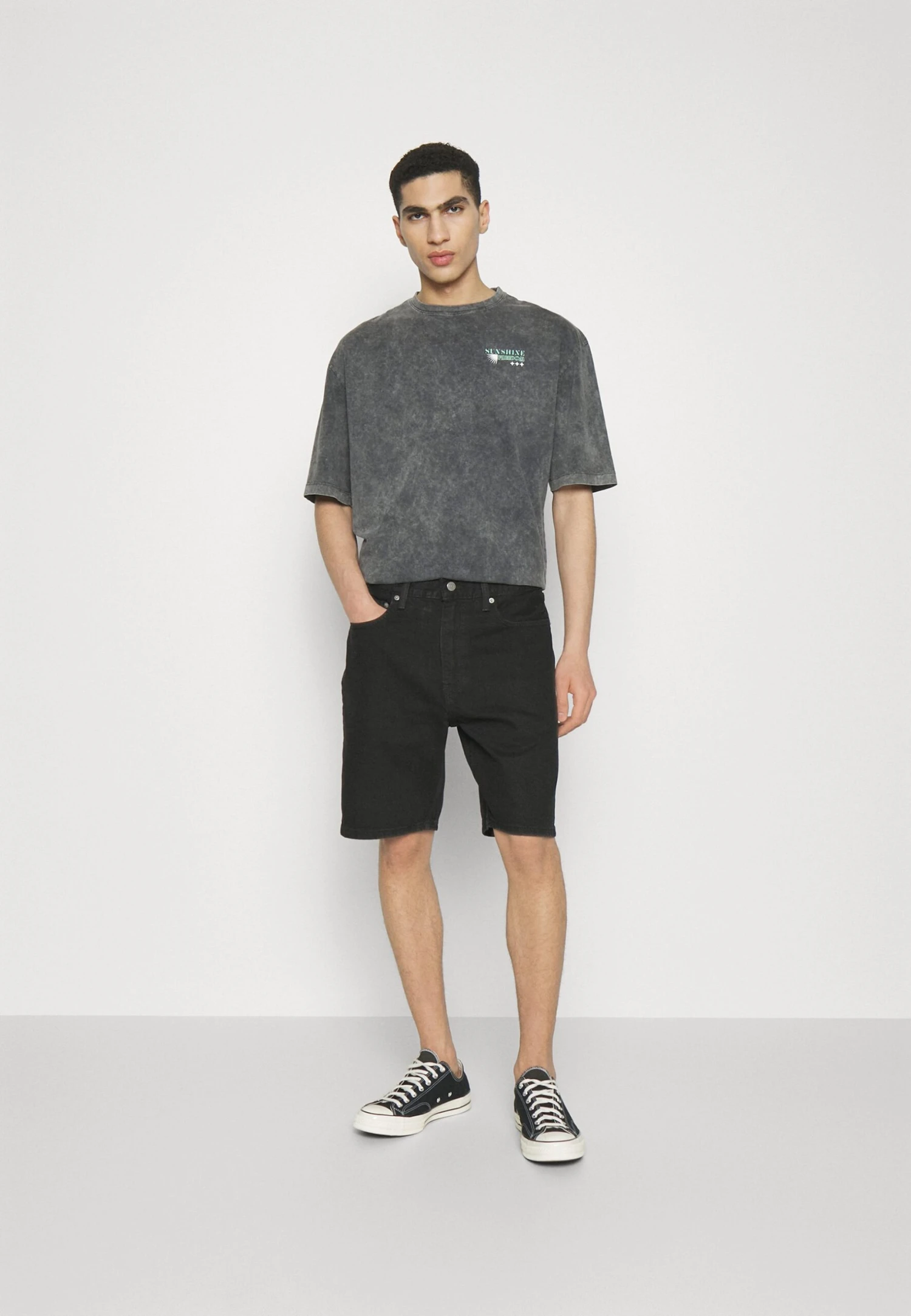 YOURTURN UNISEX - T-shirt Z Nadrukiem - Mottled Black 2 YOURTURN UNISEX - T-shirt Z Nadrukiem - Mottled Black - obrazek 2