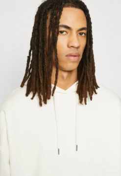 YOURTURN SUPER OVERSIZED UNISEX - Bluza Z Kapturem - Off White -Yourturn fb8f96459f074855ab78ea4db4b926f3 scaled